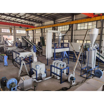 آلة إعادة تدوير زجاجات الحيوانات الأليفة 500kg/H - 6000kg/H آلة تحليل الحبيبات البلاستيكية