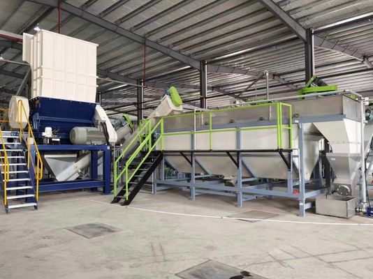 آلة غسل الزجاجات الآلية آلة إعادة تدوير الزجاجات البلاستيكية HDPE / PP / LDPE
