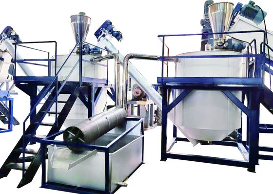 خط غسل زجاجات بي تي مع تحكم سي إل سي سيمنز لإعادة تدوير زجاجات البلاستيك من 500-3000 كجم / ساعة بقدرة 490 كيلوواط